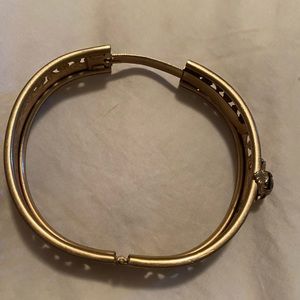Vintage bracelet with safety clasp